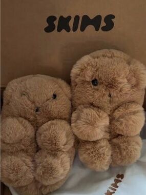 SKIMS teddy bear slippers - Brown